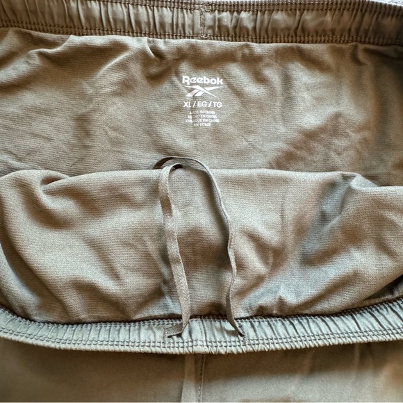 Reebok Women's Run with It Shorts Size XL (Army Green) NWT Activewear Outdoor - Picture 6 of 8